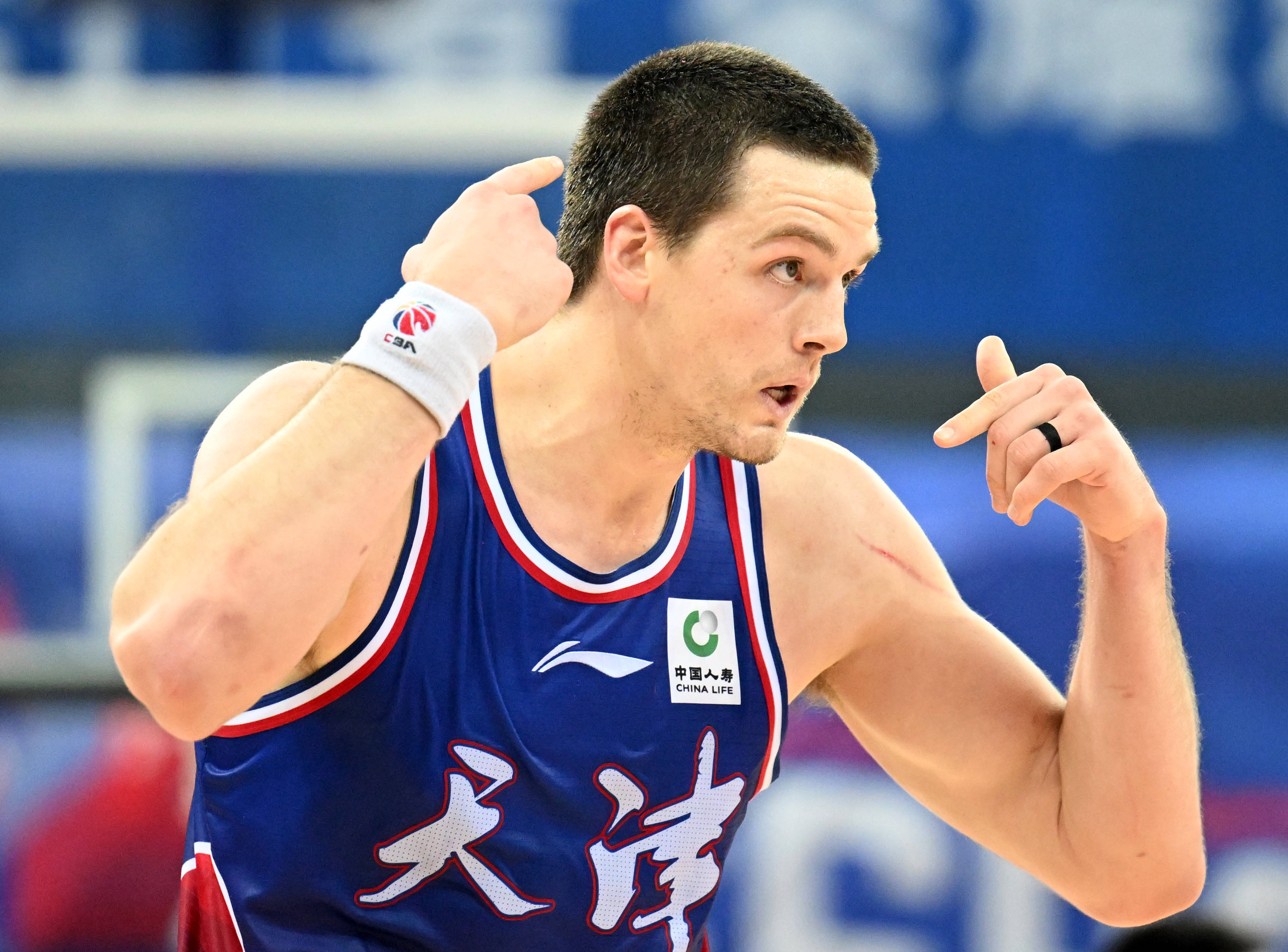 爱游戏欢迎页冲刺阶段CBA常规赛传出新动向，菲尼克斯太阳再遭质疑，管理层表态：信心回归，训练强度明显提升的简单介绍