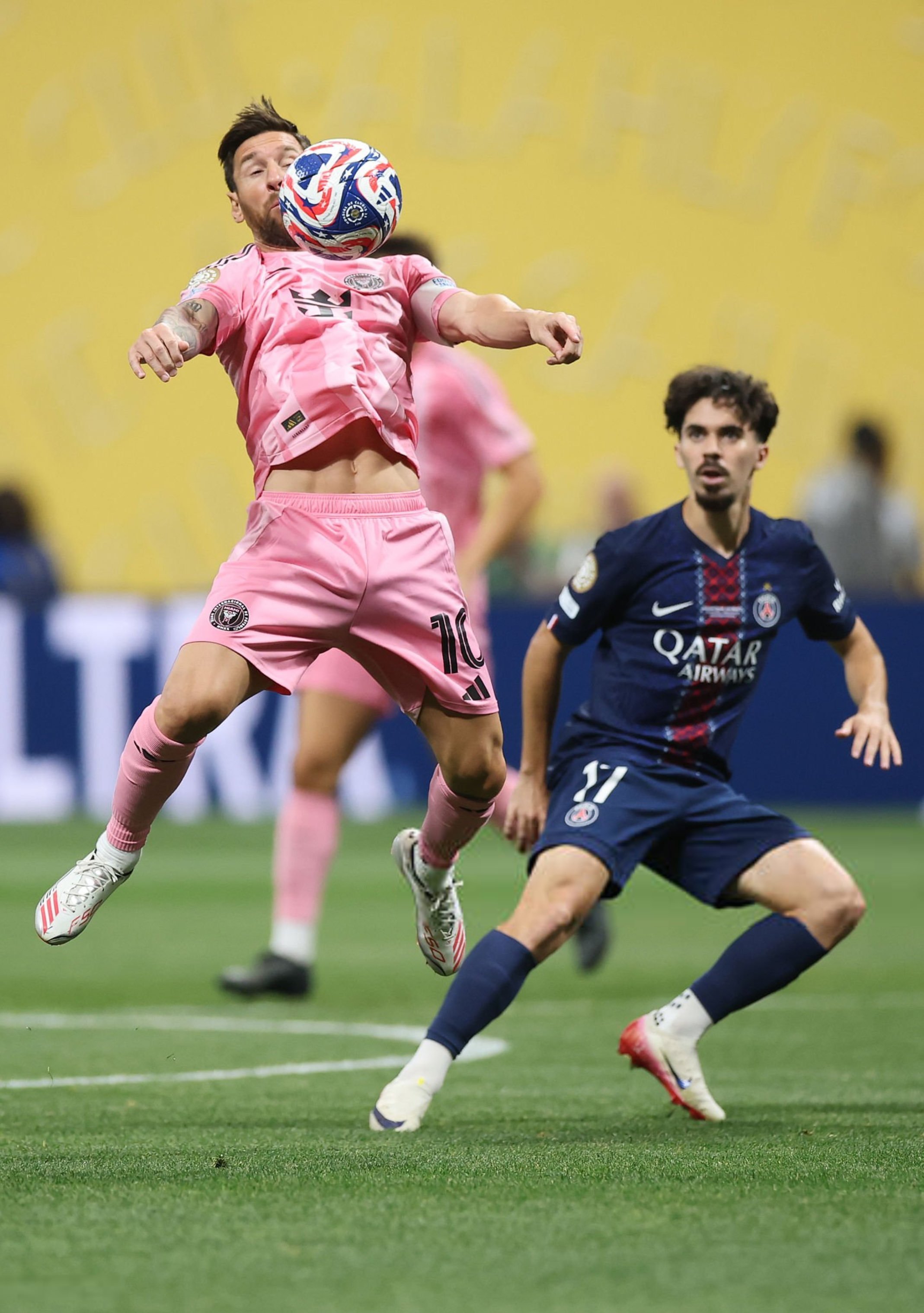 爱游戏欢迎页包含国际比赛日巴黎圣日耳曼备战欧超杯，更衣室发声细节曝光，管理层满意，身体对抗强度拉满的词条